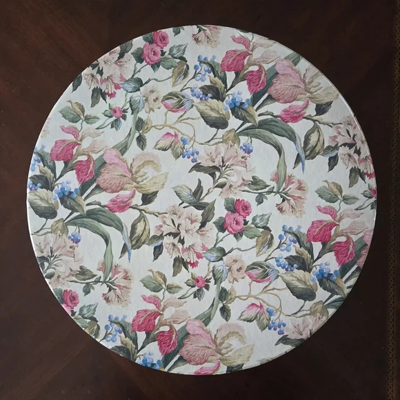 Vintage Round Hat Box - Picture 6 of 15